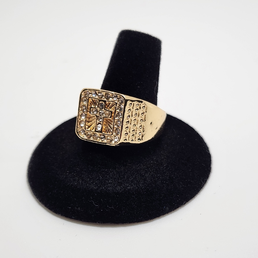 Selling what's shown (ring) The Quality also looks the same as shown.